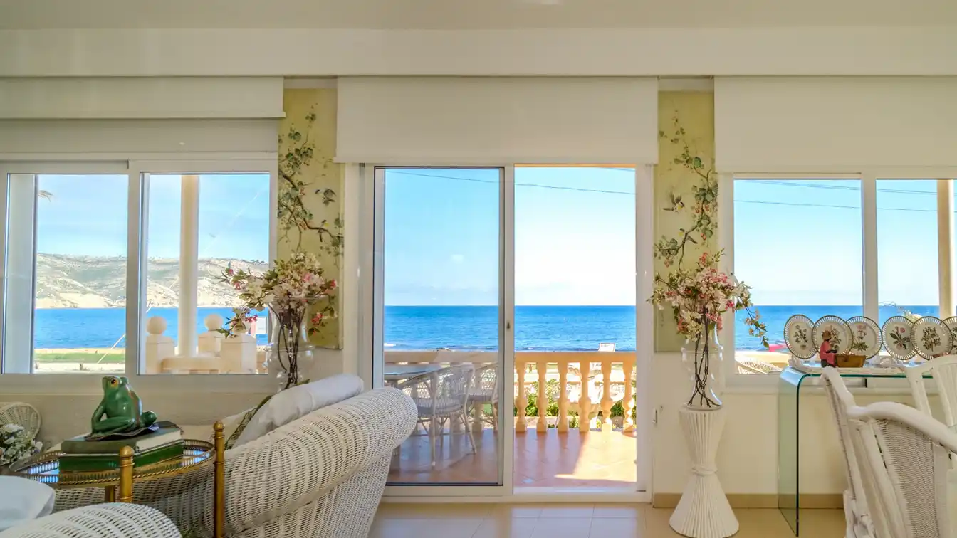 Three-level Villa with Amazing Sea Views