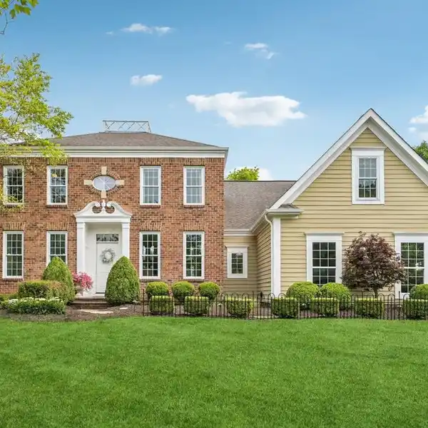 SPACIOUS HOME WITH GORGEOUS GOLF PANORAMAS