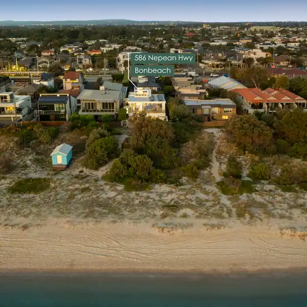 BEACHFRONT CONTEMPORARY ENTERTAINER