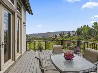 Serene Mountain Retreat in Kensington Green