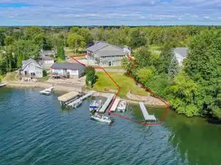 Versatile Retreat on Lake Tichigan