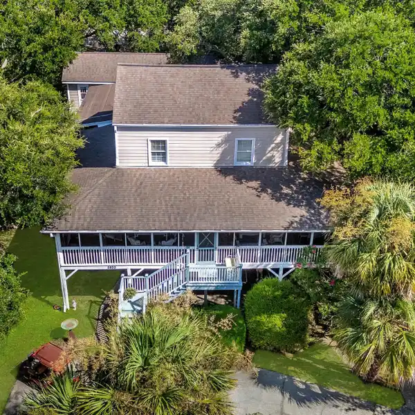 CLASSIC SULLIVAN'S ISLAND HOME