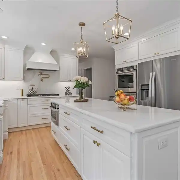 EXQUISITE HOME ON A PICTURESQUE ACRE