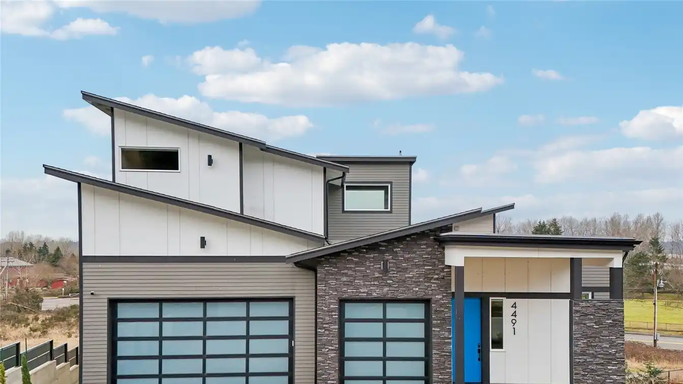 Ultra-modern Smart Home Living