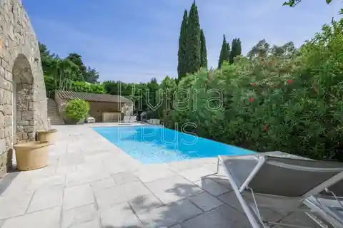 Immaculate Five Bedroom Villa