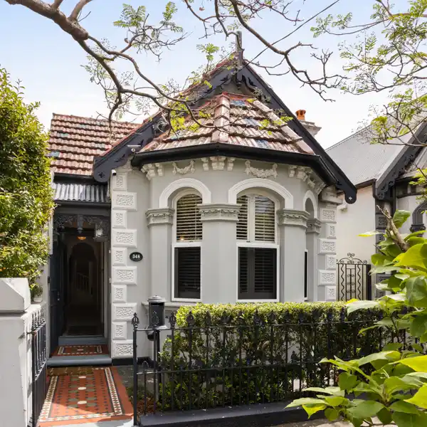 VICTORIAN ELEGANCE WITH COURTYARD AND LOFT RETREAT