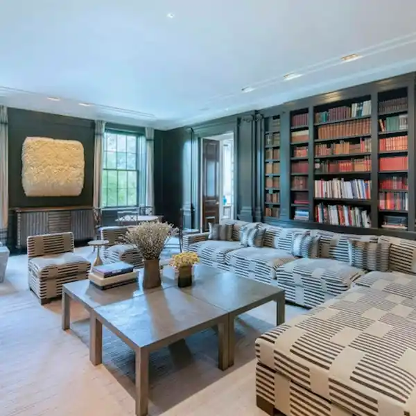 MAGNIFICENT FULL-FLOOR RESIDENCE