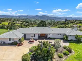 Serene Country Living with Panoramic Views