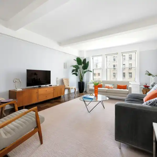 RENOVATED CLASSIC 7 RIGHT OFF CENTRAL PARK