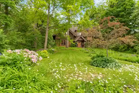 Grand Albert Kahn–consulted Tudor Estate