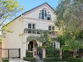 Style and Sophistication with an Easy Low-maintenance Lifestyle