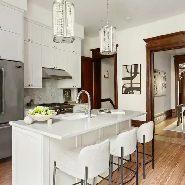 LUXURY TOWNHOUSE WITH ORIGINAL DETAILS