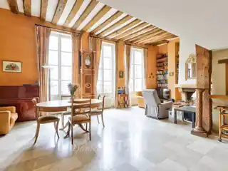 Charming Flat with Original Beams