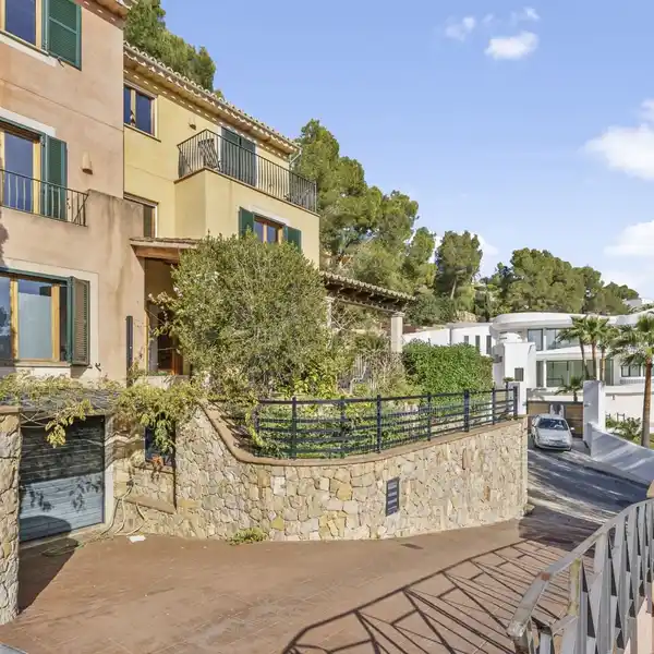 ATTRACTIVE TERRACED HOUSE IN PORTALS NOUS