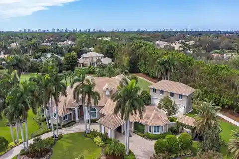 Luxurious Estate Home in Grey Oaks