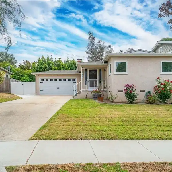 BEAUTIFUL PROPERTY IN WONDERFUL VICTORIA KNOLLS