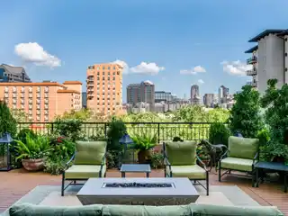 Beautiful Fourth-Floor Residence with Treetop and Downtown Views