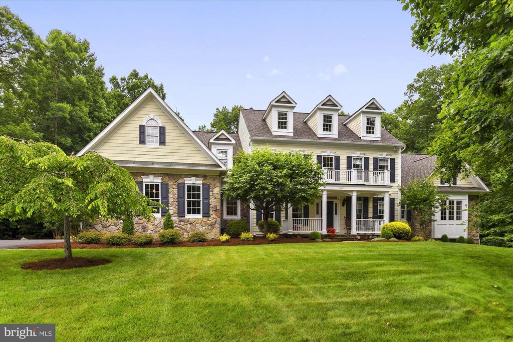 Stately Luxury Living On 5 Acres - 11090 SANDY MANOR DR, FAIRFAX ...