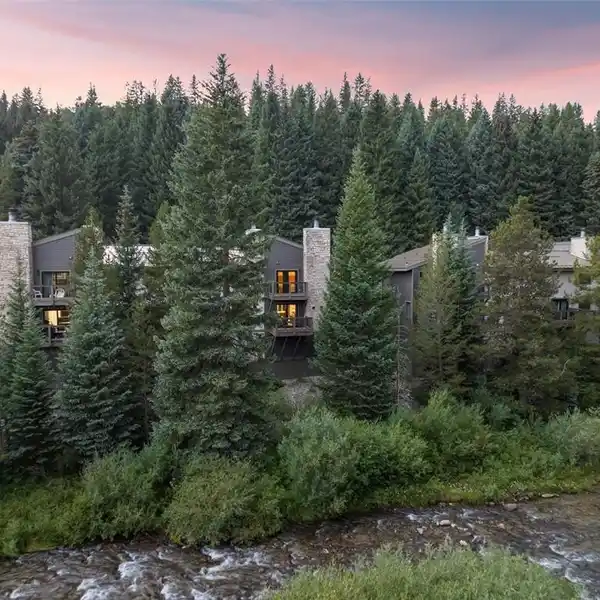 ULTIMATE MOUNTAIN END-UNIT TOWNHOME