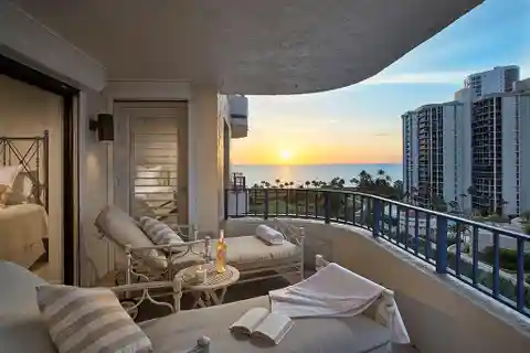Elegant Coastal Retreat with Balcony and Stunning Sunsets