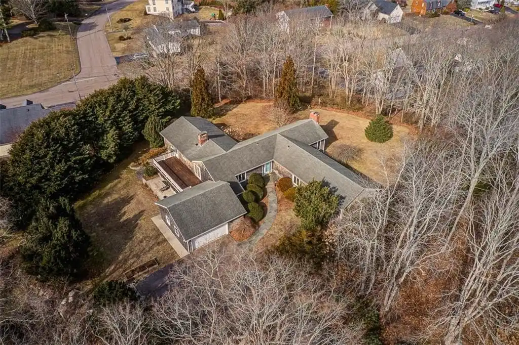 Well-maintained Expansive Architectural Ranch