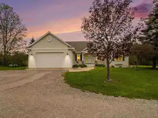 Expansive Country Retreat with Versatile Living Spaces