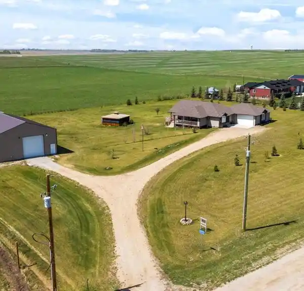 ESCAPE TO COUNTRY LIVING