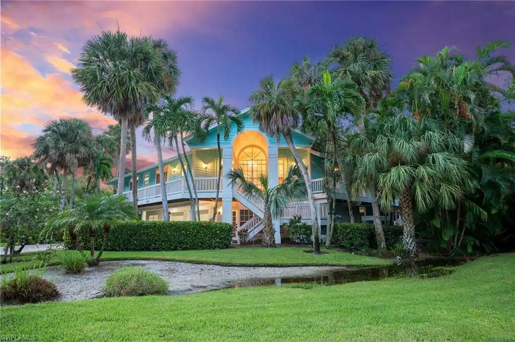 Unique and Generous Florida-style Charmer