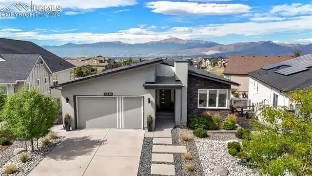 Stunning Mid-century Modern Walk-out Rancher