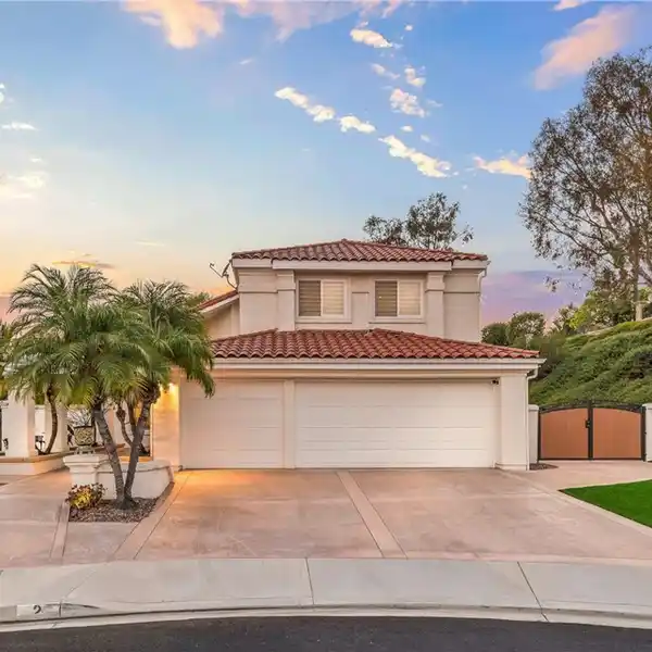 BREATHTAKING RENOVATED RESIDENCE