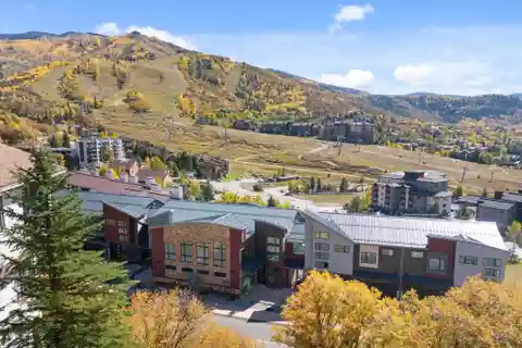 Crawford Square at Burgess Creek