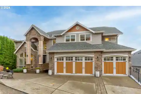 Sprawling Traditional Home in Premium Location