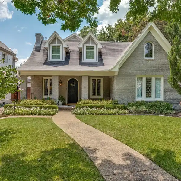 TIMELESS TUDOR WITH THOUGHTFUL UPDATES