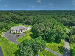 Comfort and Luxury in Easton