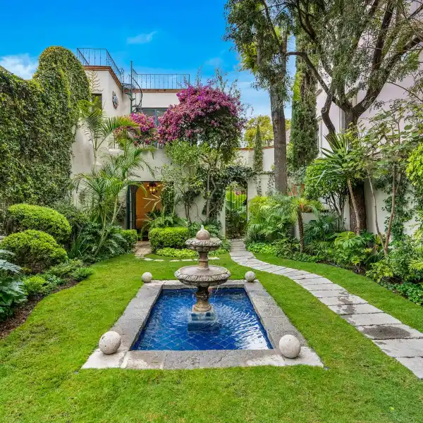 WELCOME TO CASA QUE CANTA: THE HOUSE THAT SINGS