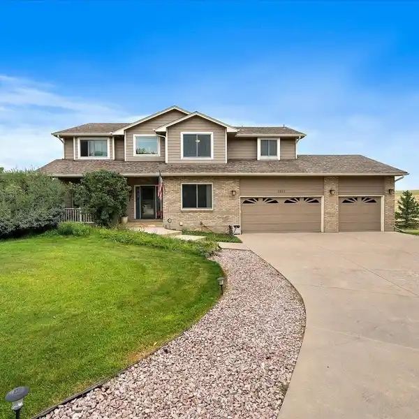 IN-TOWN COUNTRY LIVING