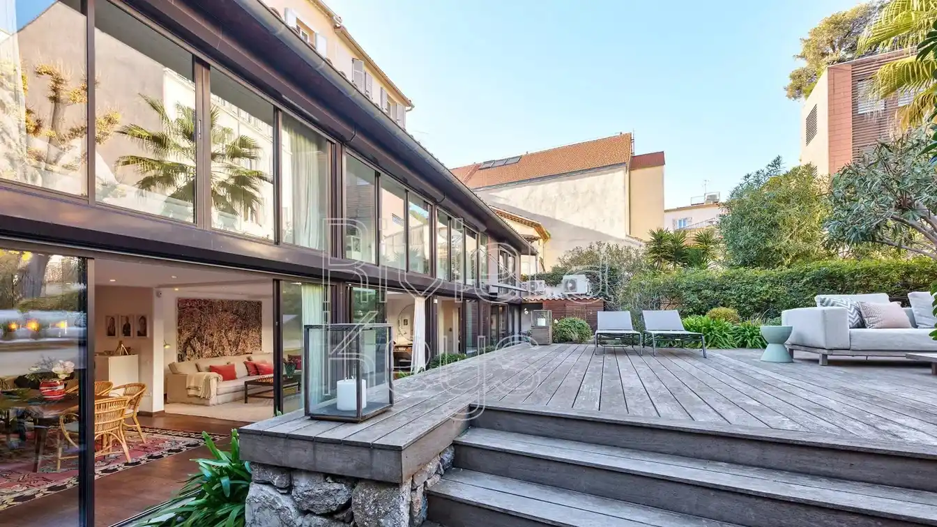 Unique Two-storey Villa in the Heart of Cannes