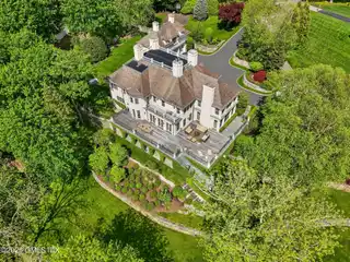 Distinguished Home in a Graceful Setting