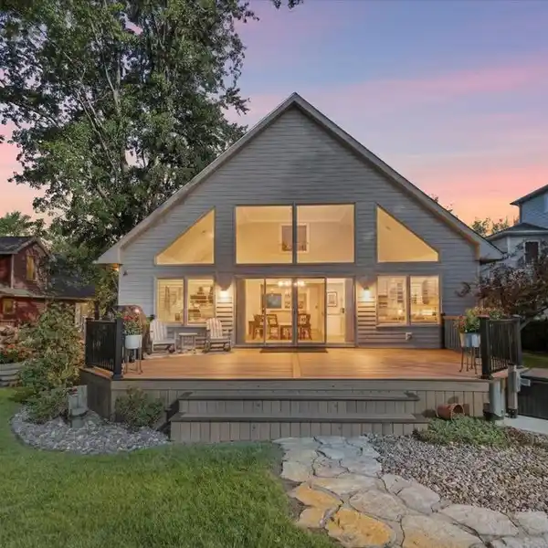 SUNRISE SERENITY ON SANDUSKY BAY