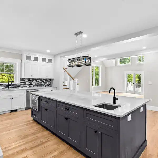 MODERN FAMILY HOME WITH FINISHED BASEMENT