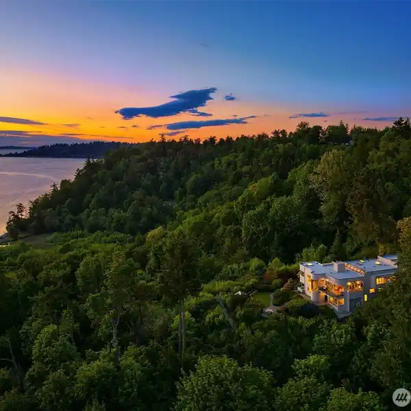 CAPTIVATING VIEWS FROM AN AMAZING NATURAL SETTING
