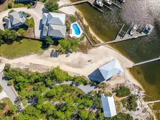 Remarkable Property Located on Cotton Bayou