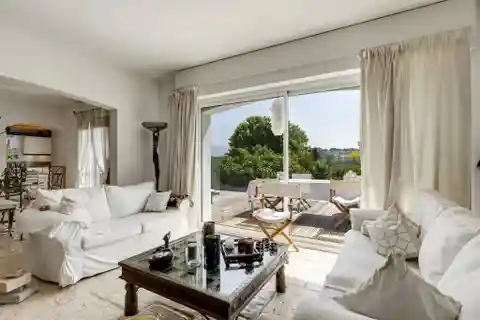 Stunning Residence in a Green Haven