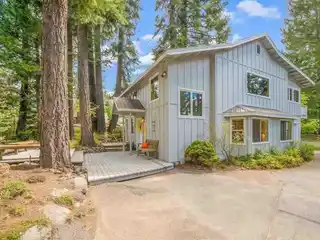 Lovely Lakefront Cabin