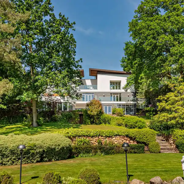 EXCEPTIONAL ESTATE IN ST. GEORGE’S HILL GATED COMMUNITY