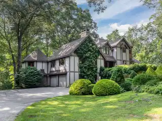Beautiful Stone House in Roxbury