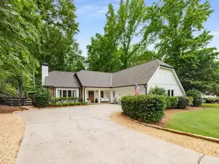 Modern Comfort in an Unbeatable Location