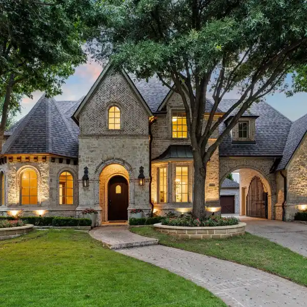 MEDITERRANEAN-STYLE ESTATE WITH BACKYARD PARADISE