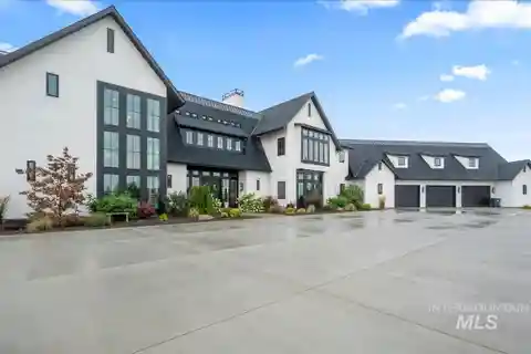 An Estate Designed for the Elite