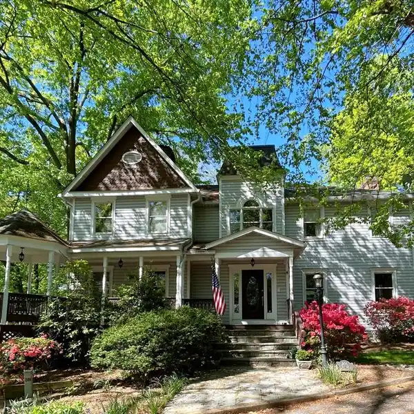 GORGEOUS VICTORIAN HOME